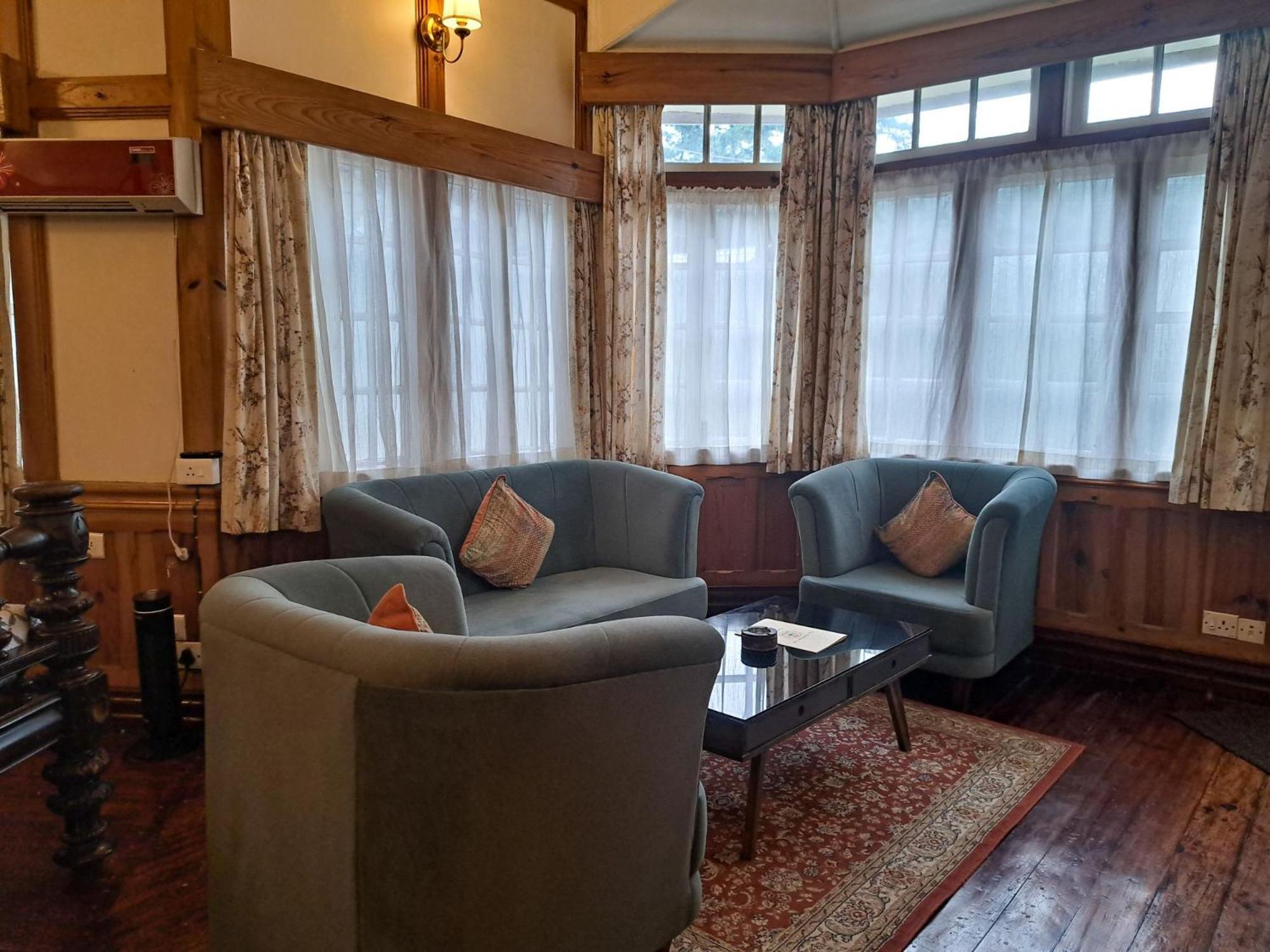 The Heritage Club - Tripura Castle Hotel And Spa Шилонг Екстериор снимка