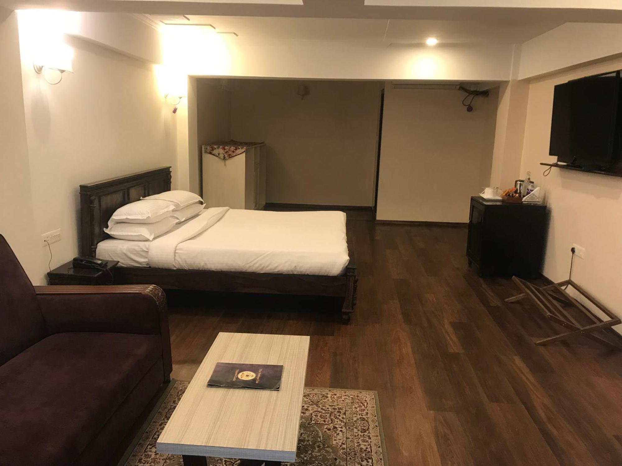 The Heritage Club - Tripura Castle Hotel And Spa Шилонг Екстериор снимка