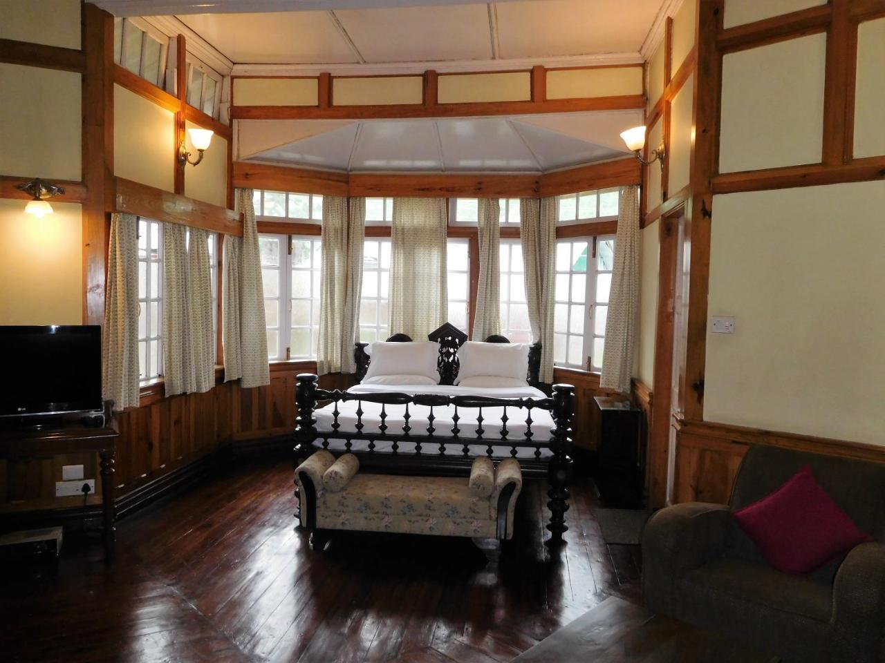 The Heritage Club - Tripura Castle Hotel And Spa Шилонг Екстериор снимка