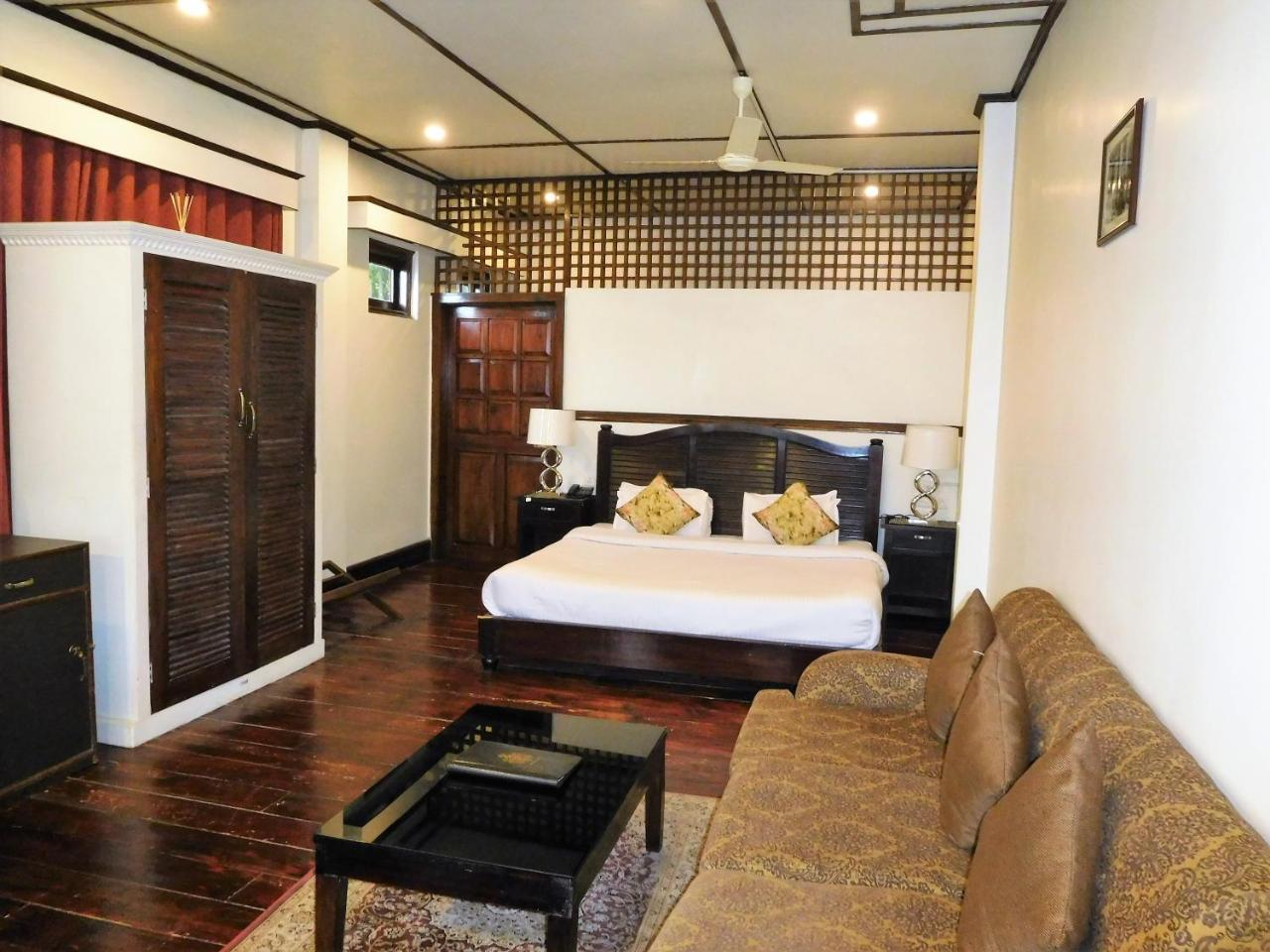 The Heritage Club - Tripura Castle Hotel And Spa Шилонг Екстериор снимка