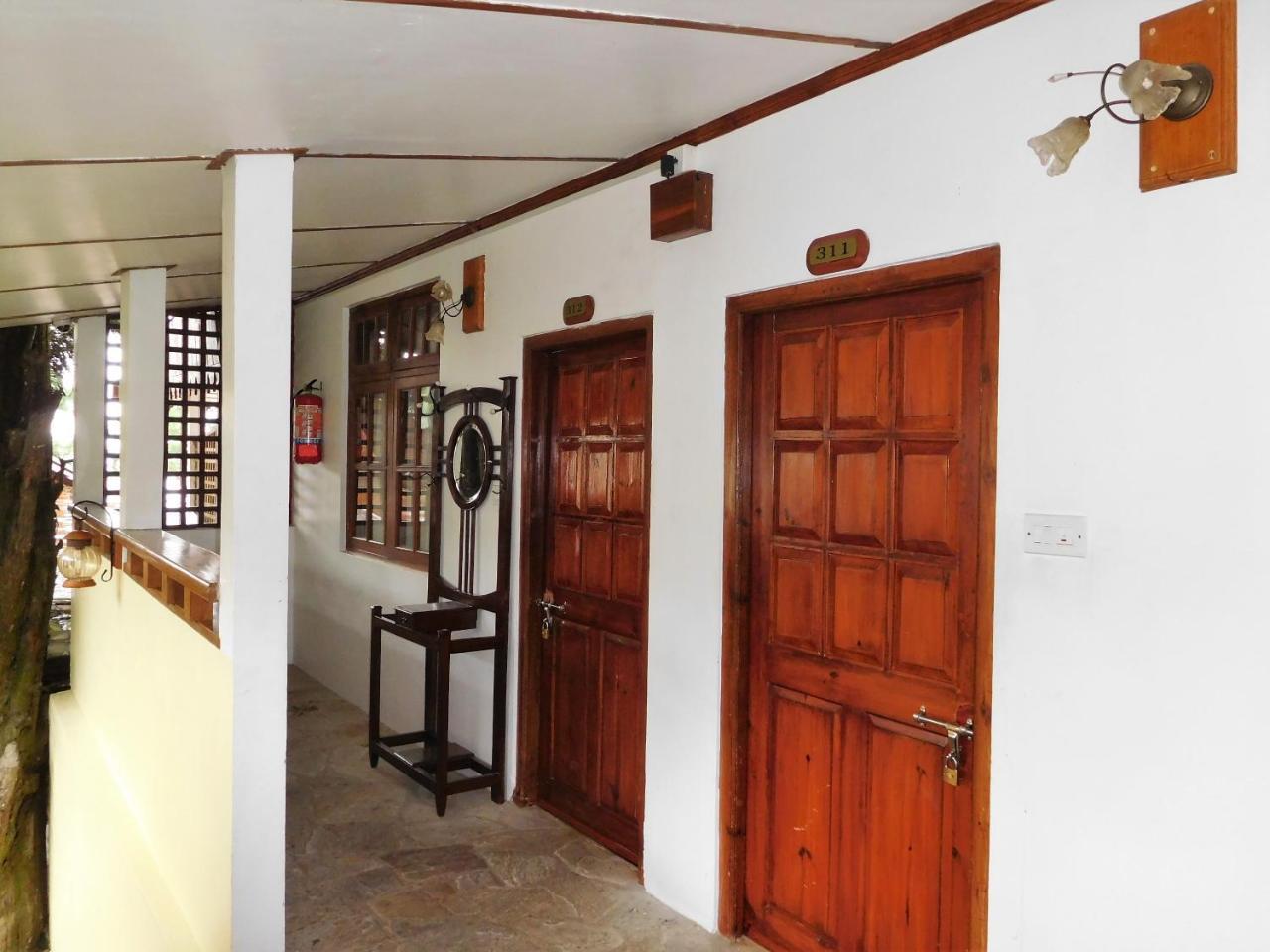 The Heritage Club - Tripura Castle Hotel And Spa Шилонг Екстериор снимка